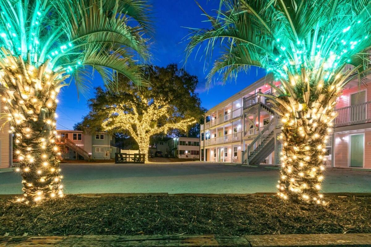 Treehouse Walk To Pet-friendly 201 Apartment *