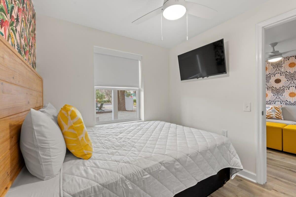 Apartment Treehouse Walk To Pet-friendly 201 Myrtle Beach