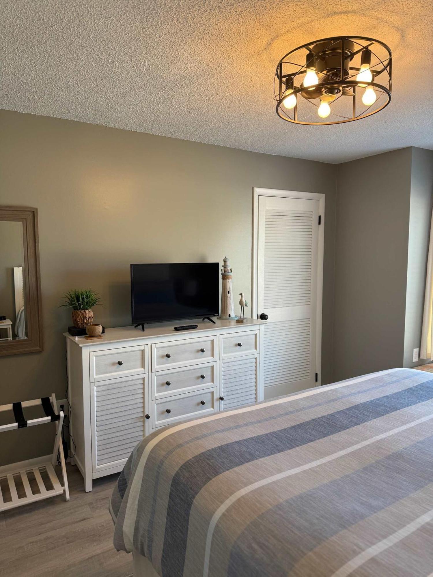 Great 2 Bedroom 1 & Half Bath Marsh 2m Apartment