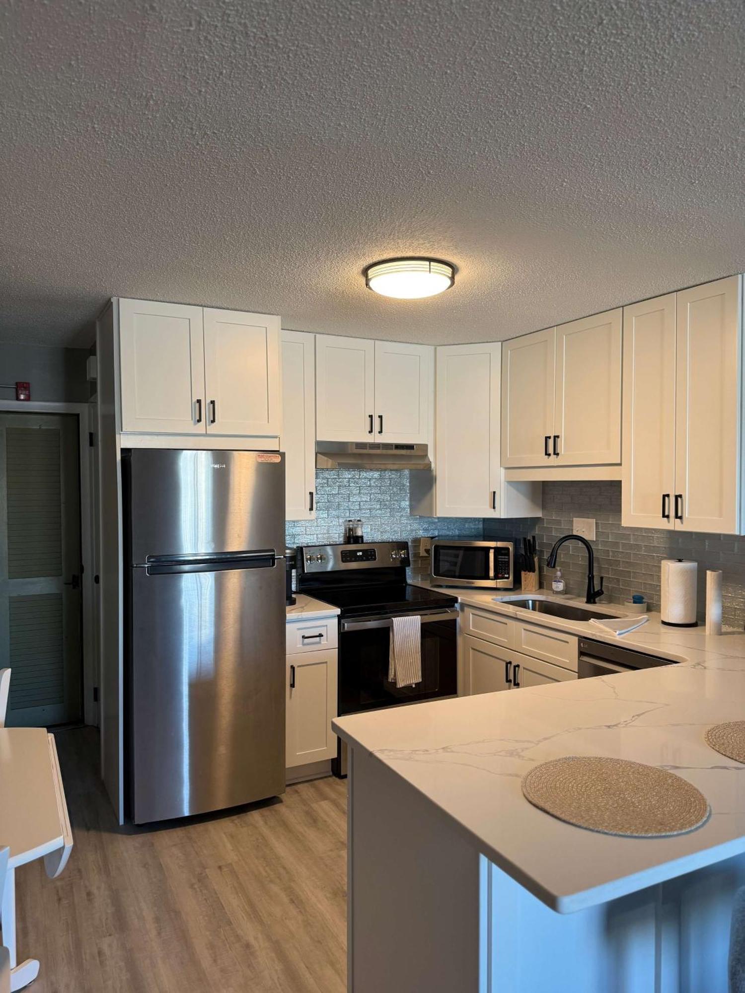 Great 2 Bedroom 1 & Half Bath Marsh 2m Apartment