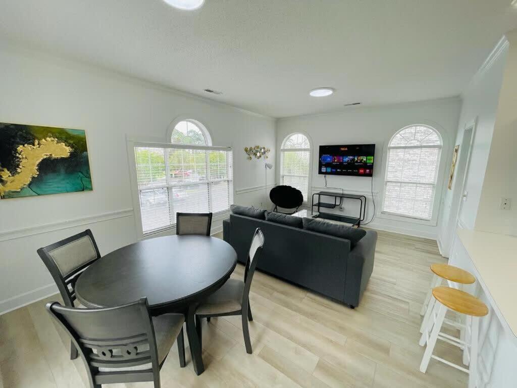 Apartment And Cozy 1br At Magnolia Place