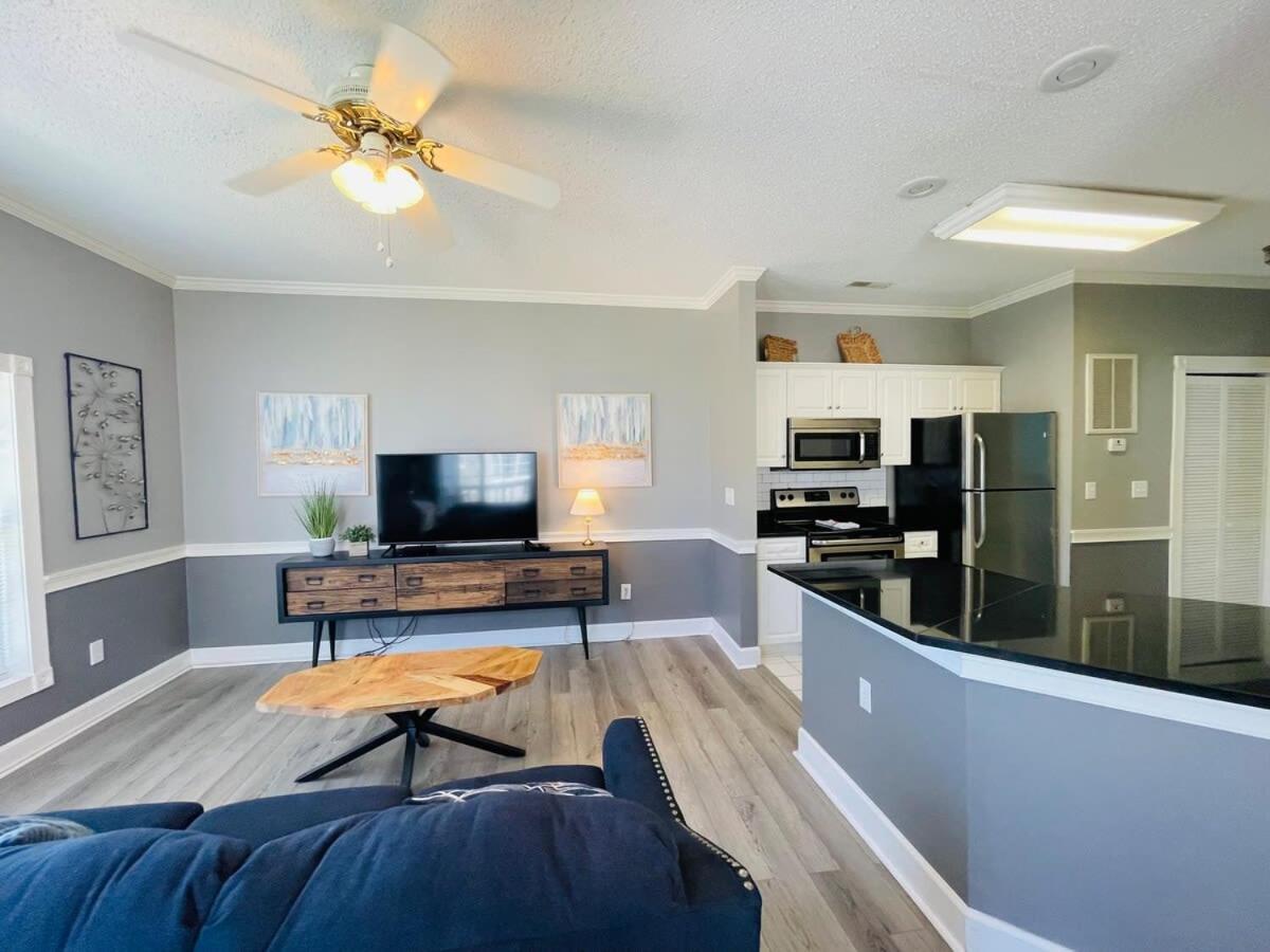 Cute Stylish And Comfy In The Center Of Mb Myrtle Beach