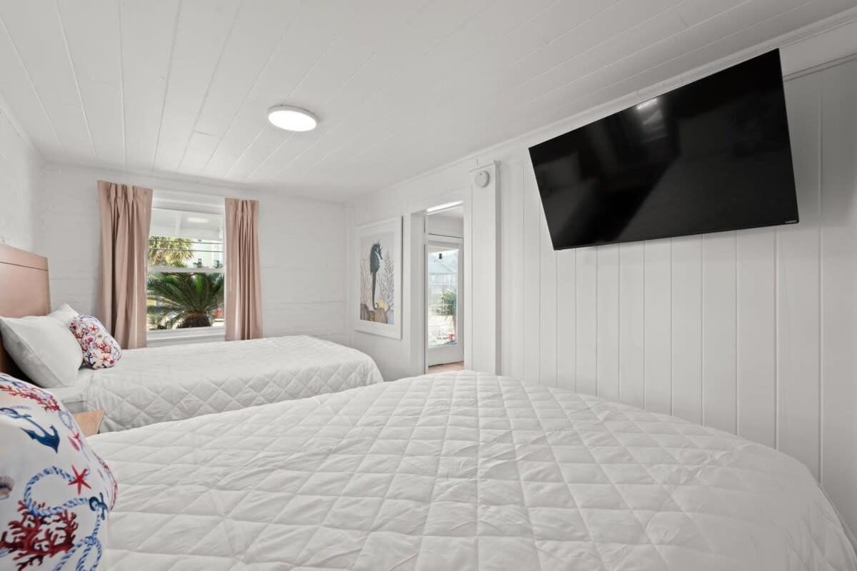 Pet-friendly Steps To The Seahorse Ranch #1 Apartment *