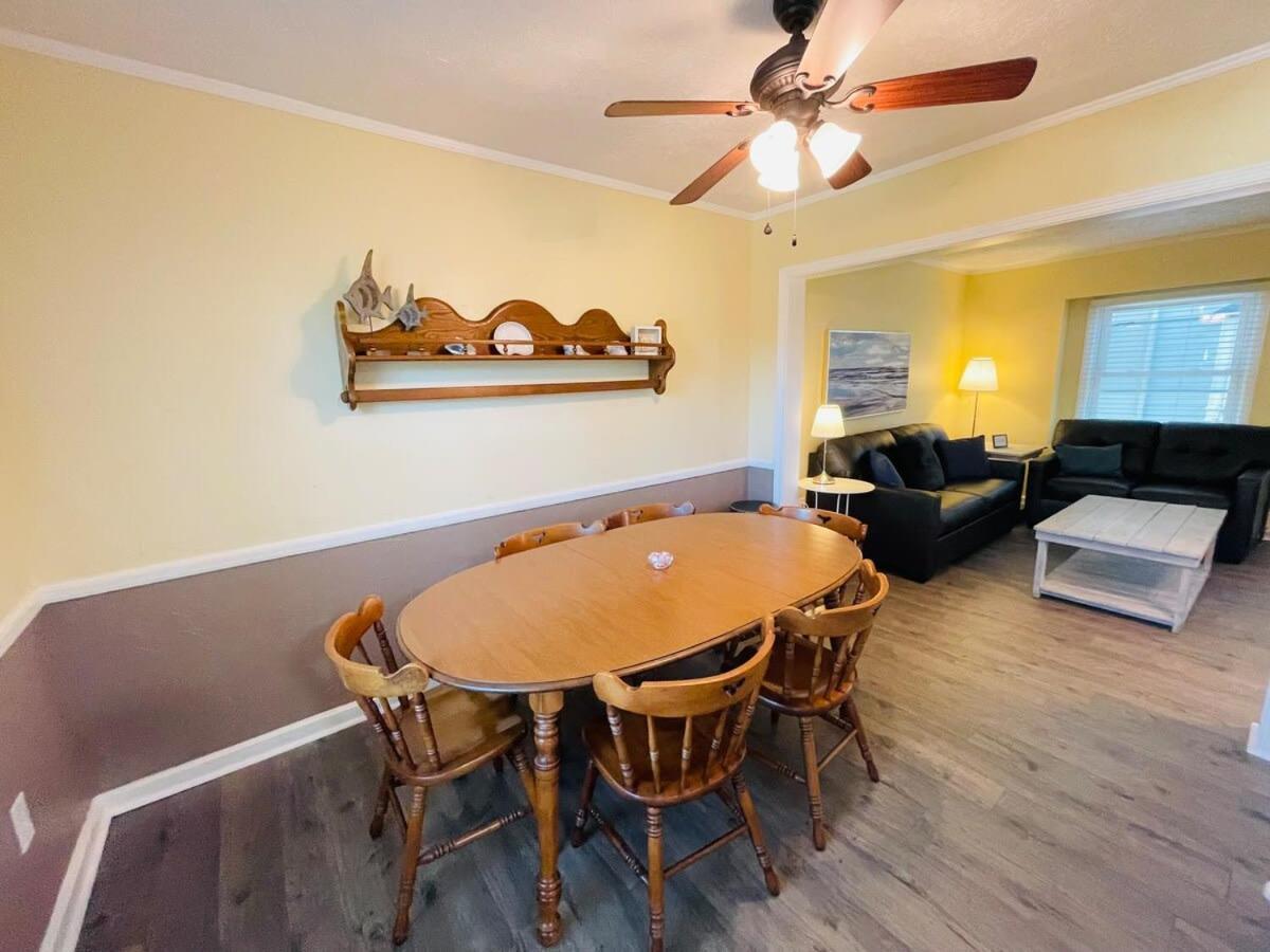 Relax In Cozy Townhouse 2block To The Holiday home Myrtle Beach