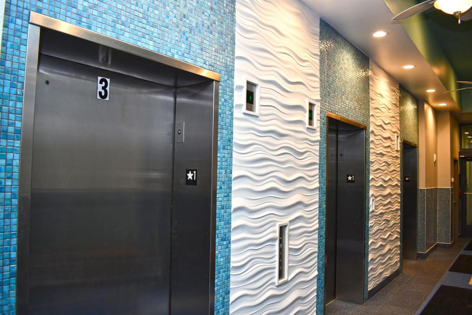New Modern, Direct Oceanfront, Boardwalk, Views! Apartment