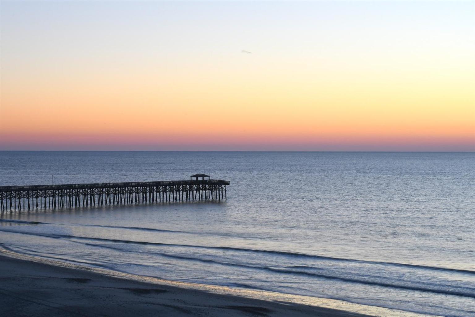 Apartment New Modern, Direct Oceanfront, Boardwalk, Views!