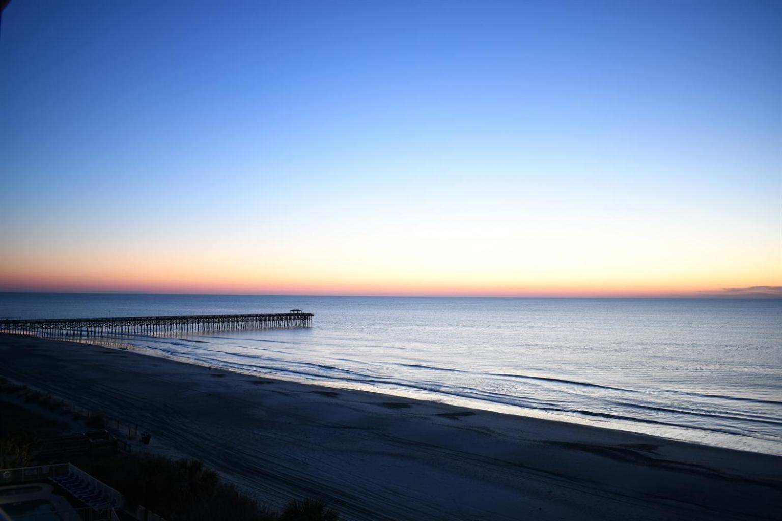 Apartment New Modern, Direct Oceanfront, Boardwalk, Views!