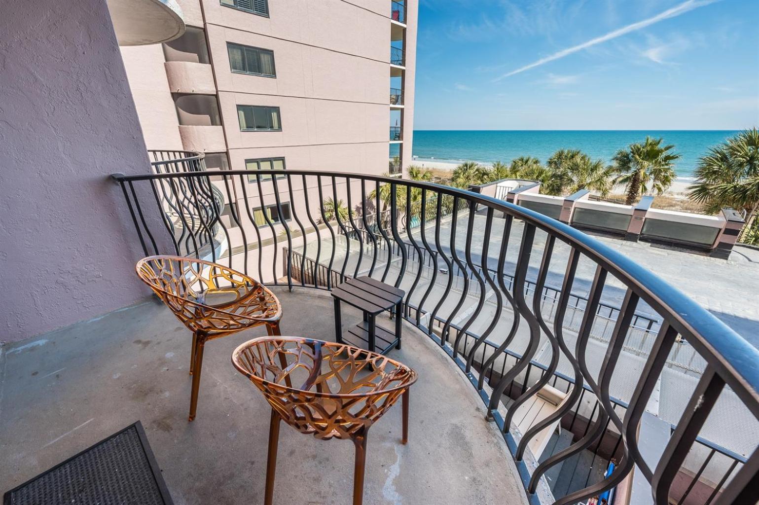 Apartment Palms 2nd Floor! *