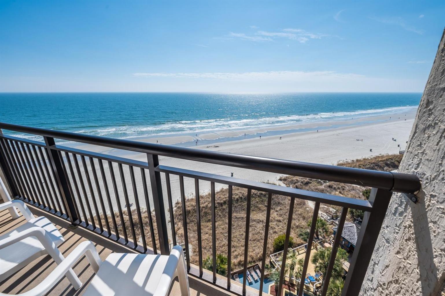 Newly Renovated Oceanfront Direct,incredible Pools Holiday home *