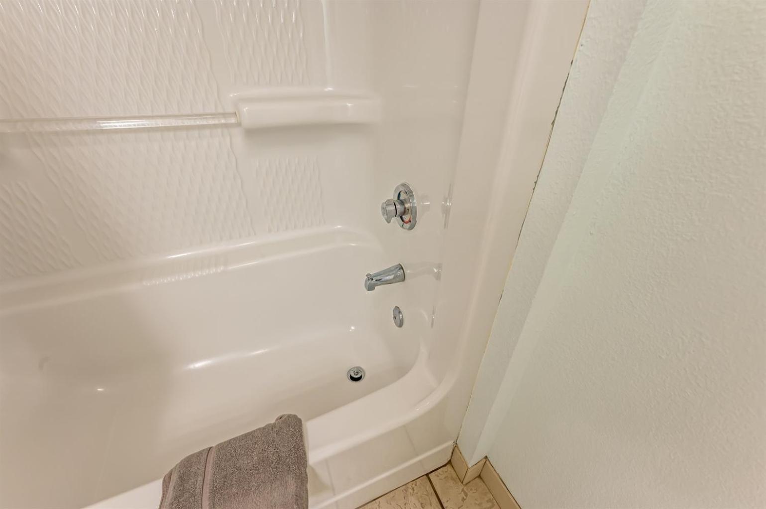 Baywatch Renovated, Unobstructed Oceanfront Views! Holiday home