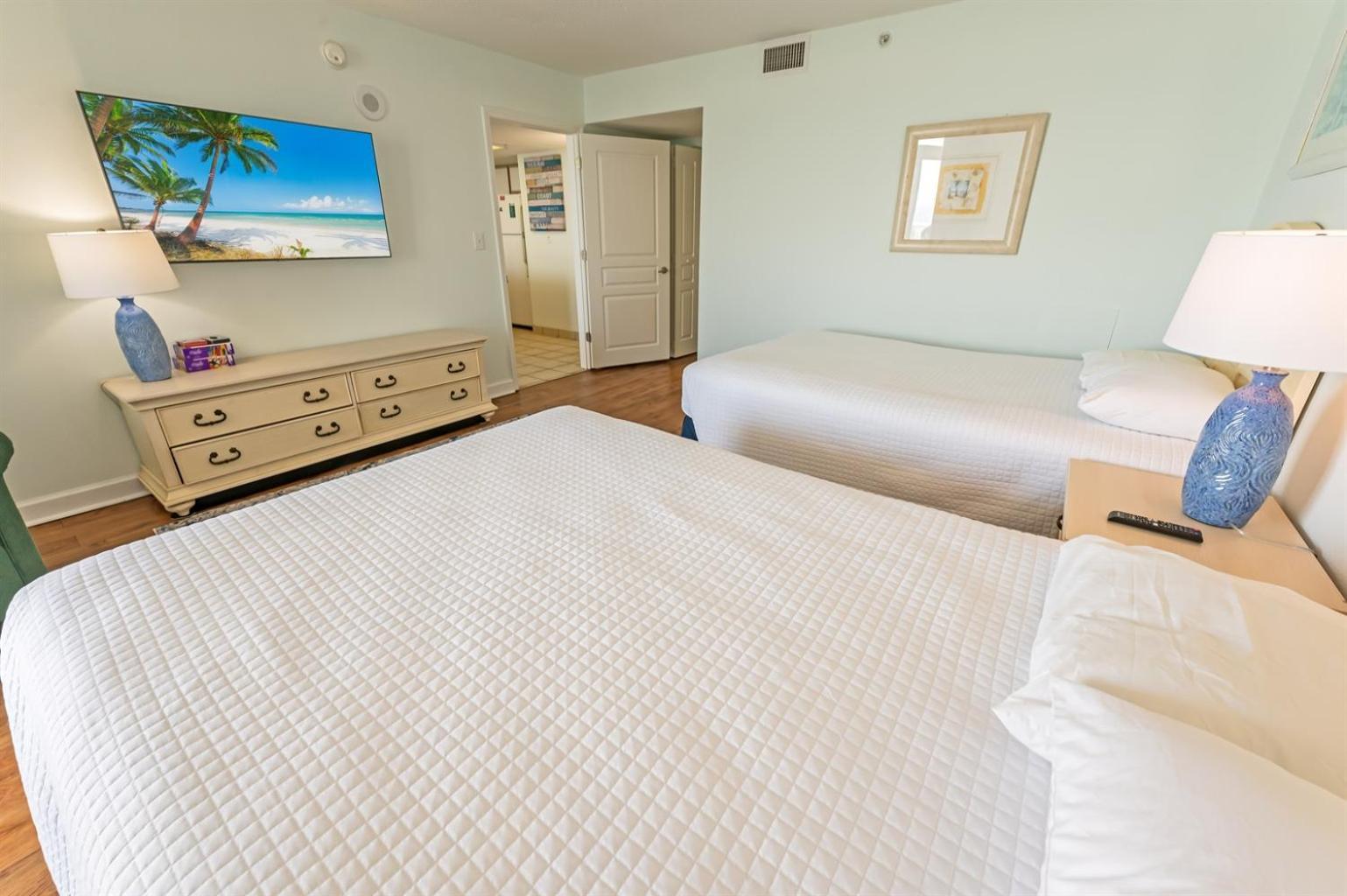 Baywatch Renovated, Unobstructed Oceanfront Views! Holiday home *