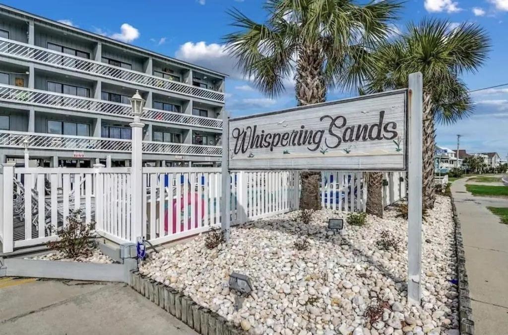 Charming Garden Condo, Steps To Beach! Holiday home