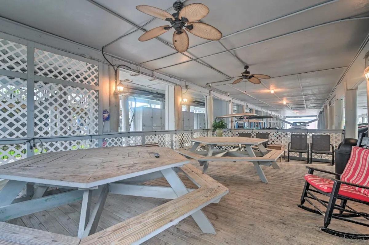 Charming Garden Condo, Steps To Beach! Holiday home Myrtle Beach