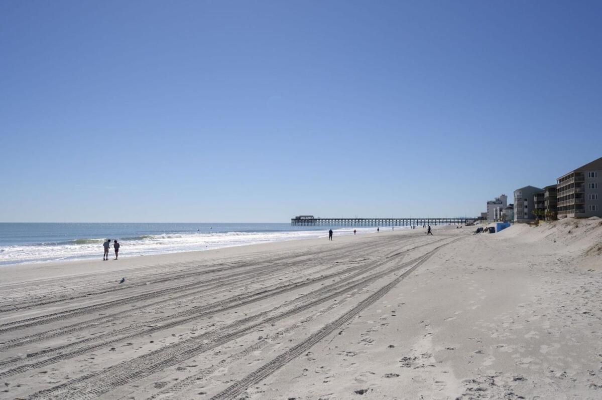 Charming Garden Condo, Steps To Beach! Holiday home Myrtle Beach