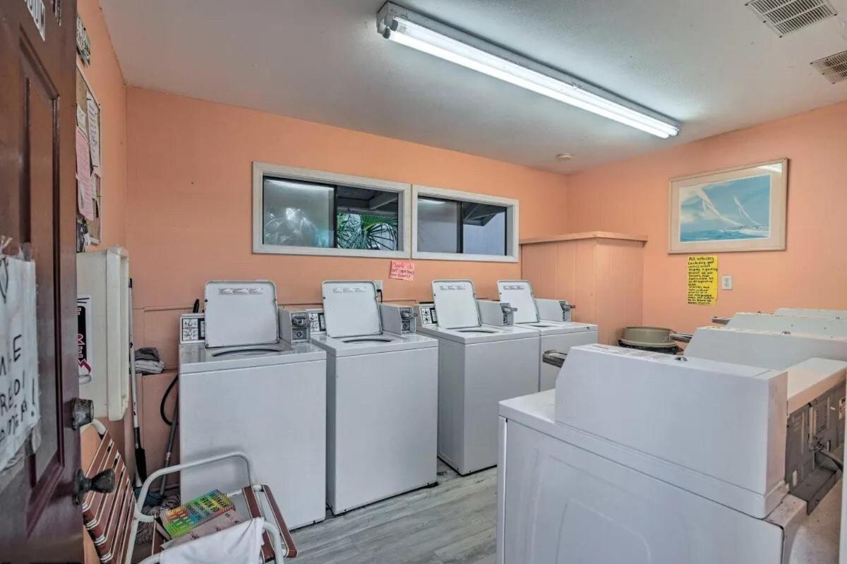 Charming Garden Condo, Steps To Beach! Holiday home Myrtle Beach