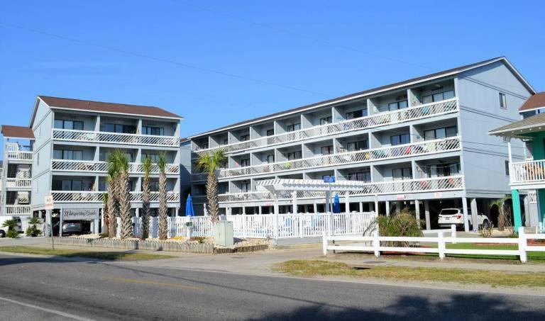 Holiday home Charming Garden Condo, Steps To Beach! *