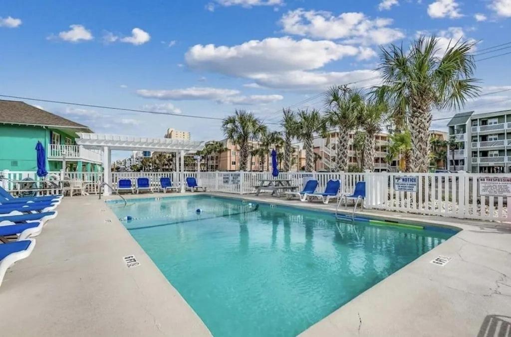 Charming Garden Condo, Steps To Beach! Myrtle Beach