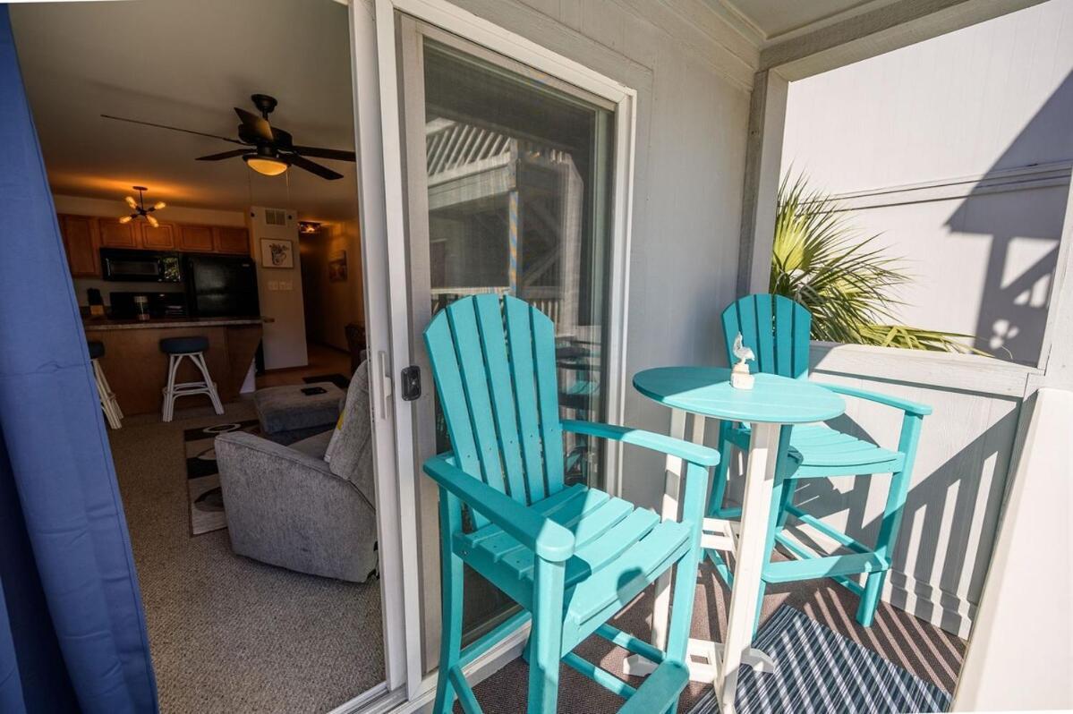 Holiday home Charming Garden Condo, Steps To Beach! *