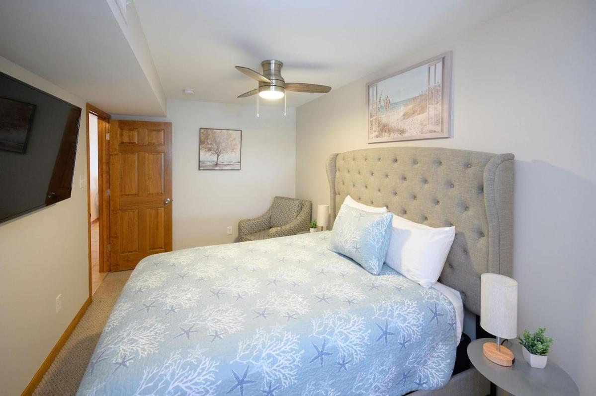 Charming Garden Condo, Steps To Beach! Holiday home