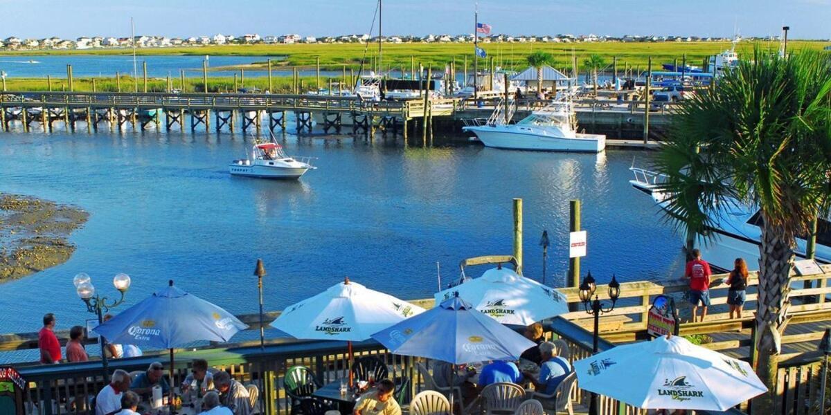 Charming Garden Condo, Steps To Beach! Holiday home Myrtle Beach