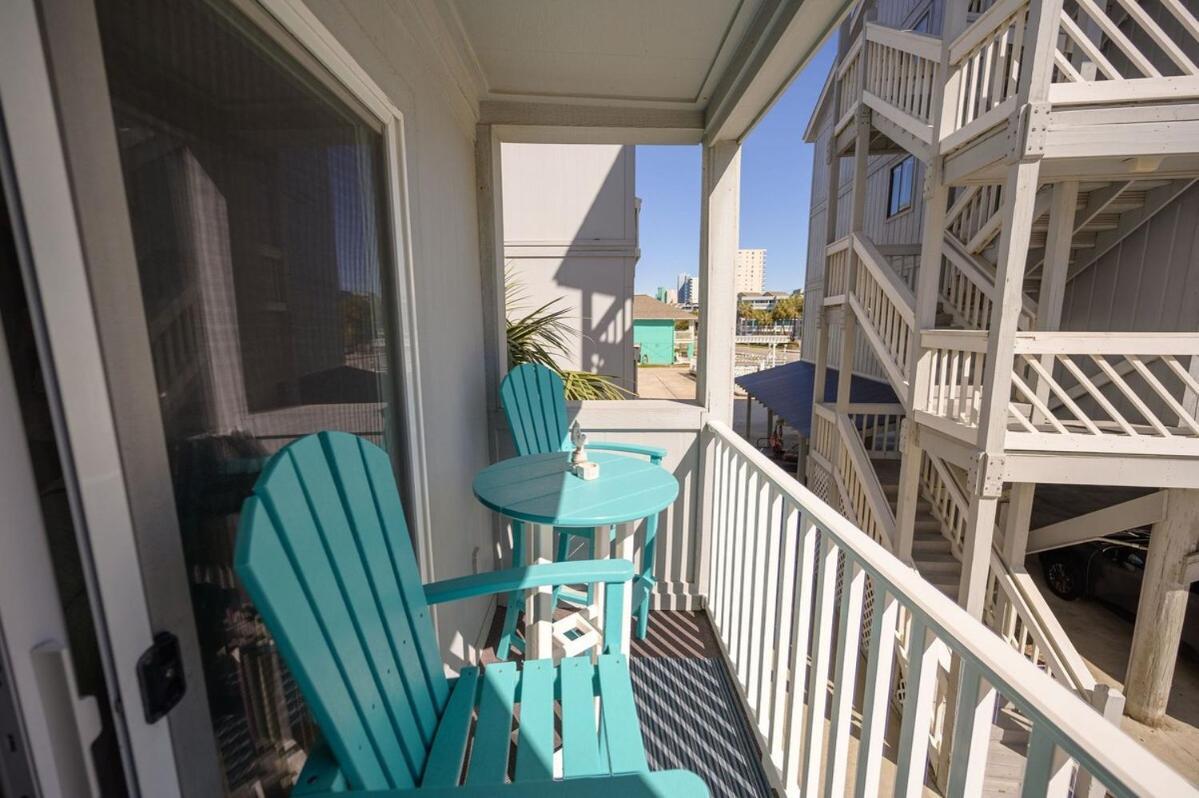 Charming Garden Condo, Steps To Beach! Myrtle Beach