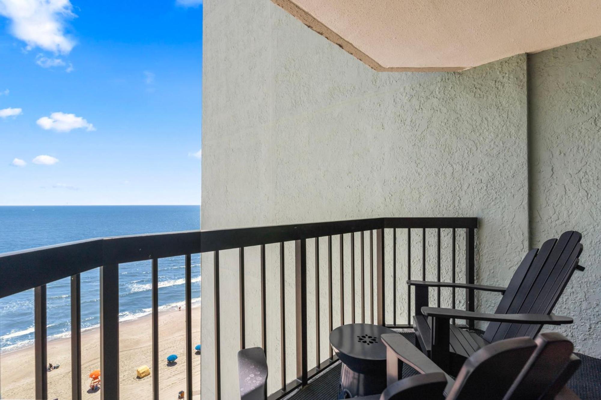 Ocean Front King Studio-resort Building-sleeps Up To 3 Myrtle Beach