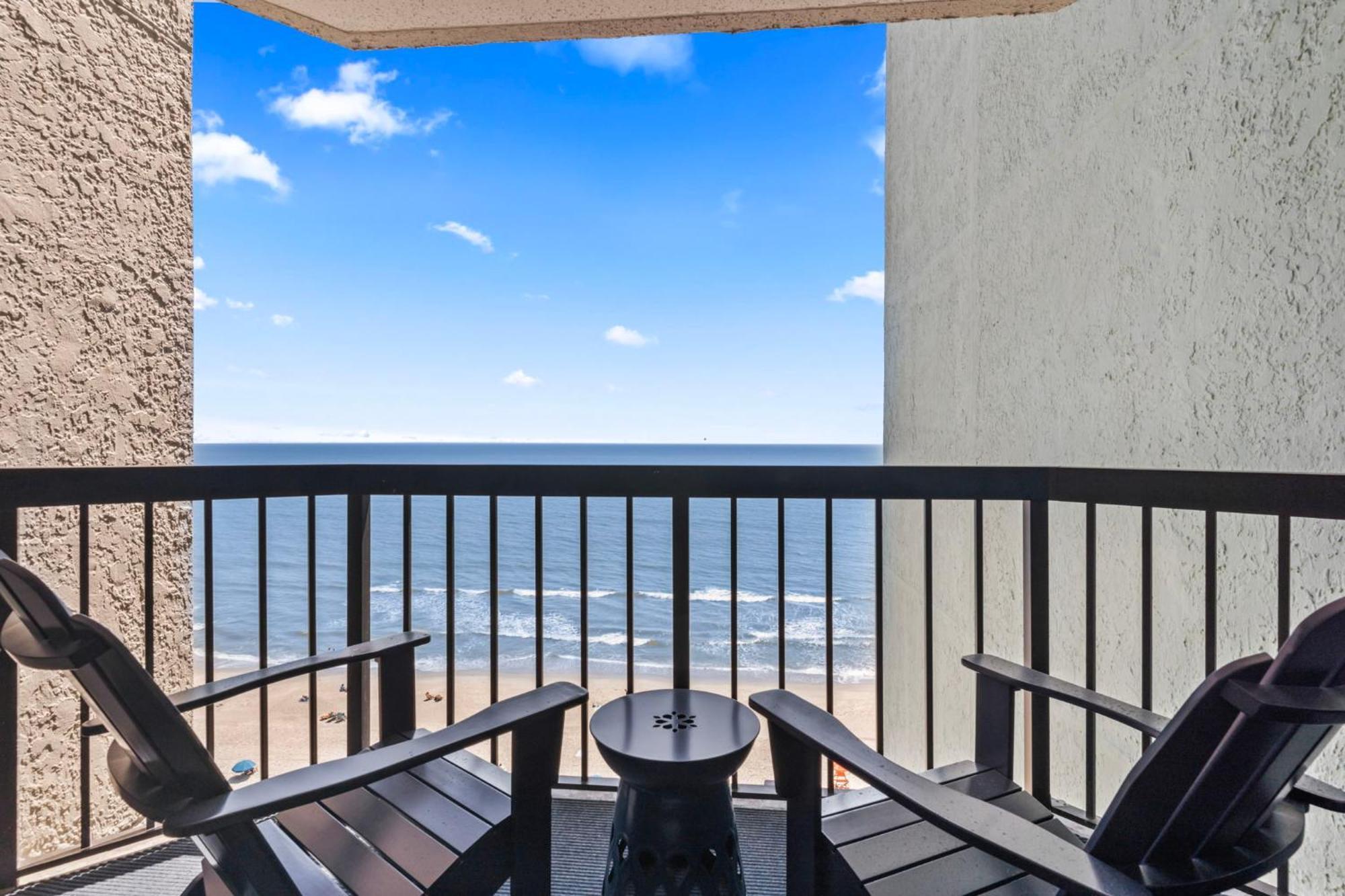 Ocean Front King Studio-resort Building-sleeps Up To 3 Aparthotel