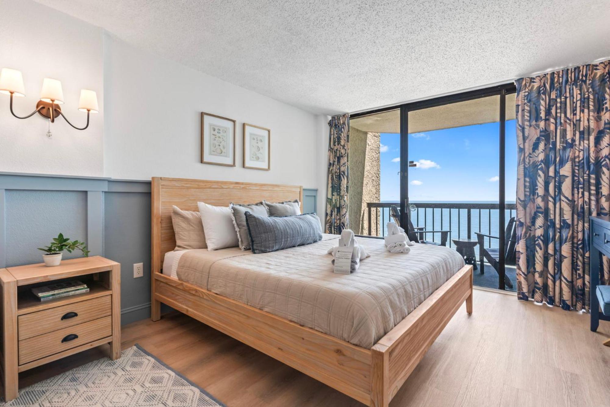 Ocean Front King Studio-resort Building-sleeps Up To 3 *