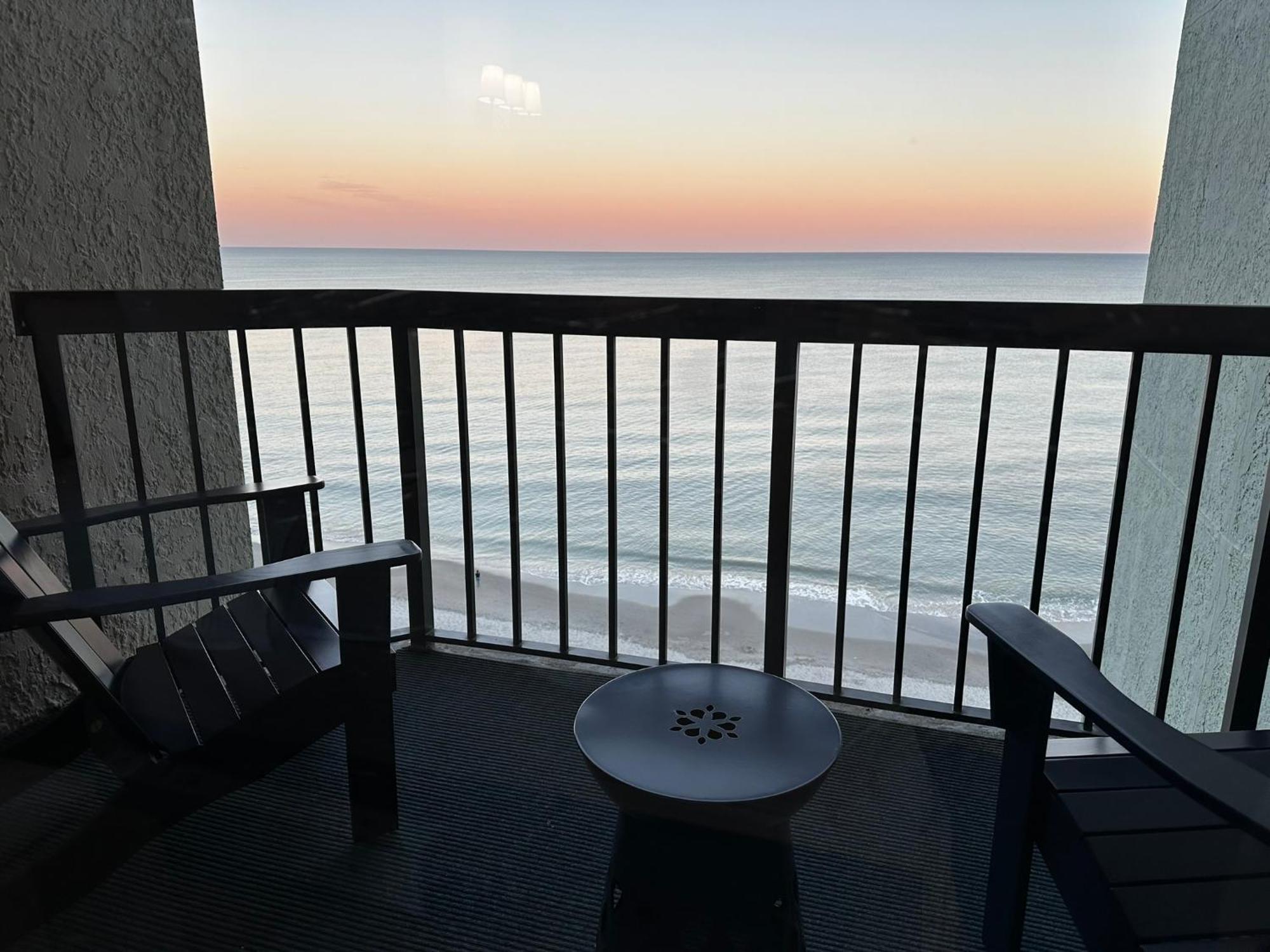 Ocean Front King Studio-resort Building-sleeps Up To 3 Myrtle Beach