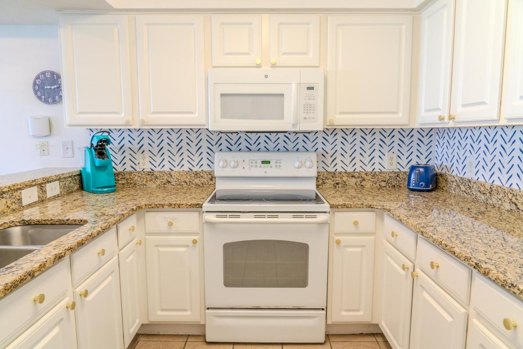 Beautiful Renovated 2 Bedroom With Direct Ocean Views! Paradise 1907 Holiday home