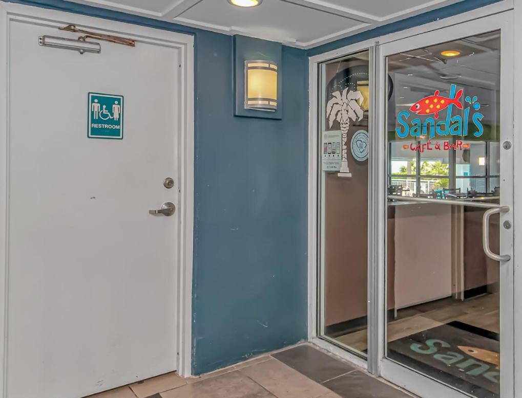 Beautiful Renovated 2 Bedroom With Direct Ocean Views! Paradise 1907