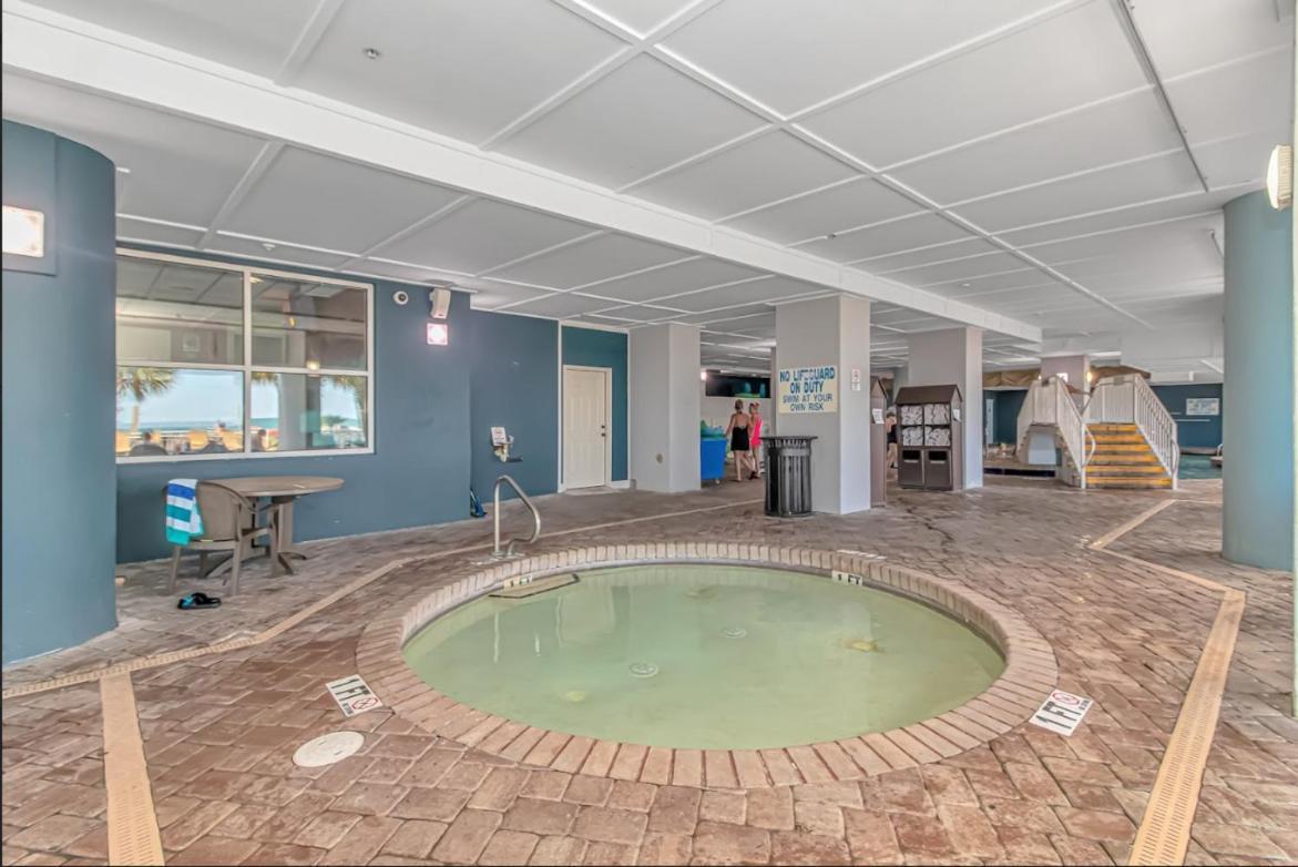 Beautiful Renovated 2 Bedroom With Direct Ocean Views! Paradise 1907 Holiday home *