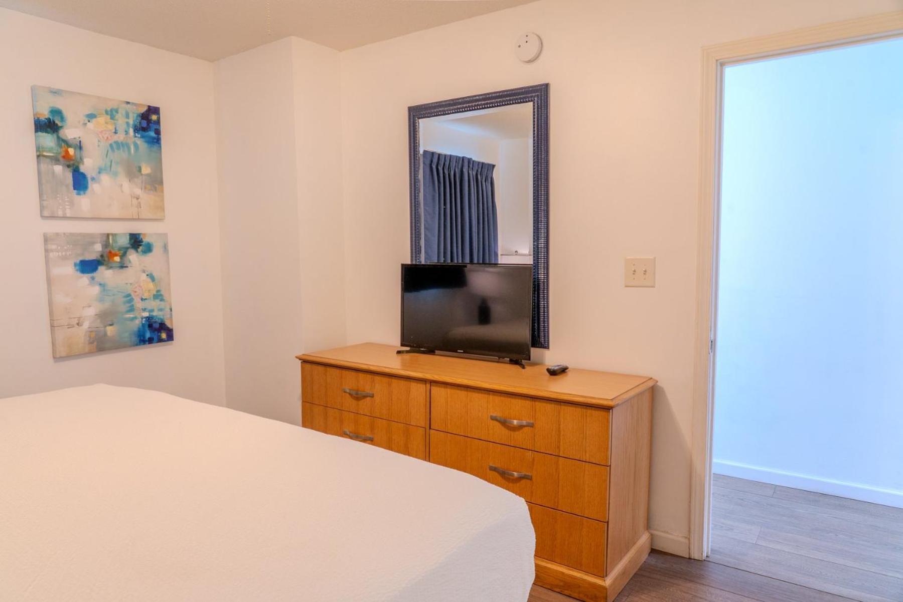 Holiday home Beautiful Renovated 2 Bedroom With Direct Ocean Views! Paradise 1907 *