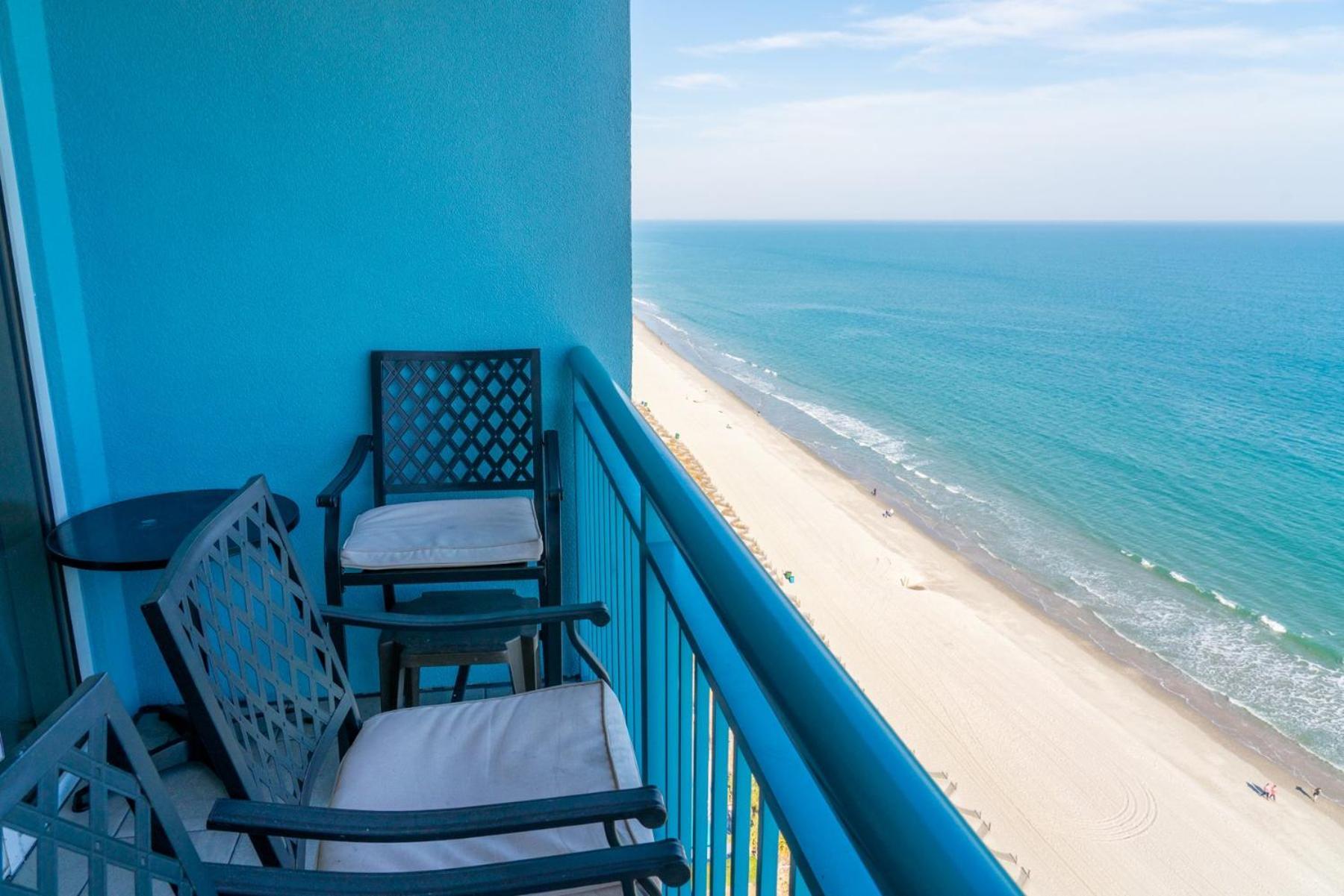 Beautiful Renovated 2 Bedroom With Direct Ocean Views! Paradise 1907