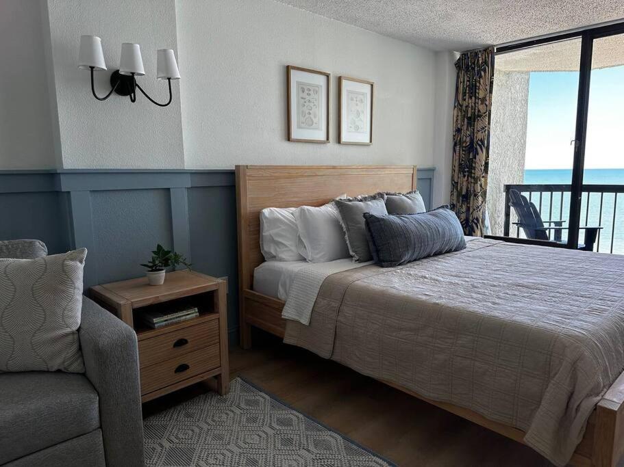Ocean Front King Studio-resort Building-sleeps Up To 3 *