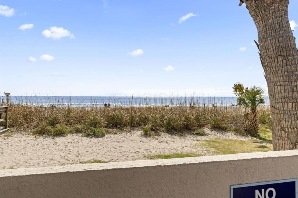 Ocean Front King Studio-resort Building-sleeps Up To 3 Myrtle Beach