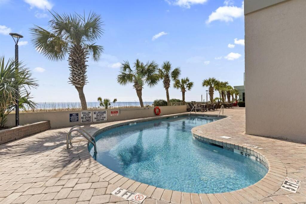 Ocean Front King Studio-resort Building-sleeps Up To 3