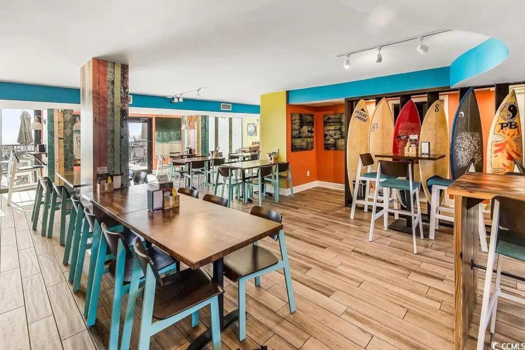Ocean Front King Studio-resort Building-sleeps Up To 3 Aparthotel