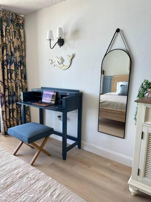 Ocean Front King Studio-resort Building-sleeps Up To 3 Aparthotel