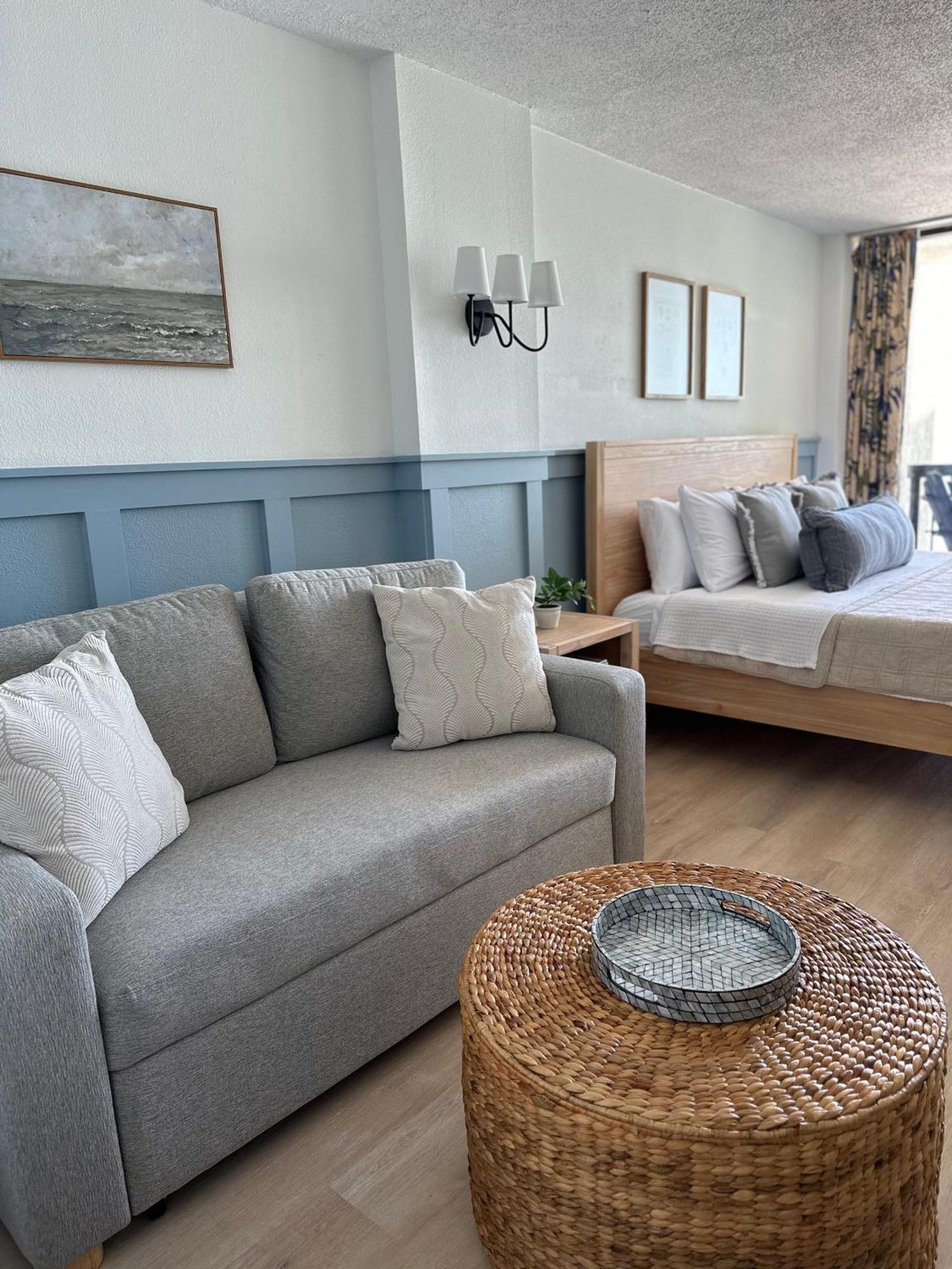 Ocean Front King Studio-resort Building-sleeps Up To 3 Aparthotel *