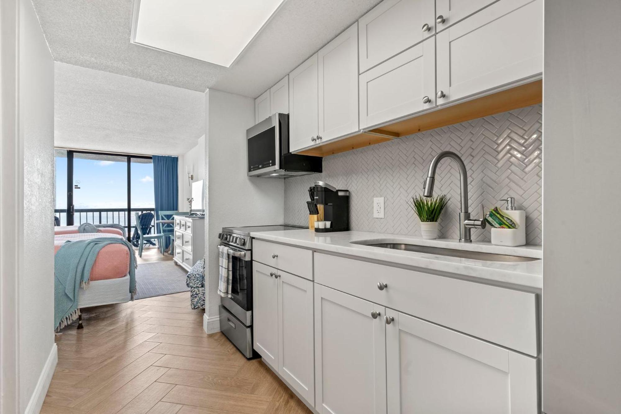 New Oceanfront In W/ Pools & Hot Tubs Aparthotel *