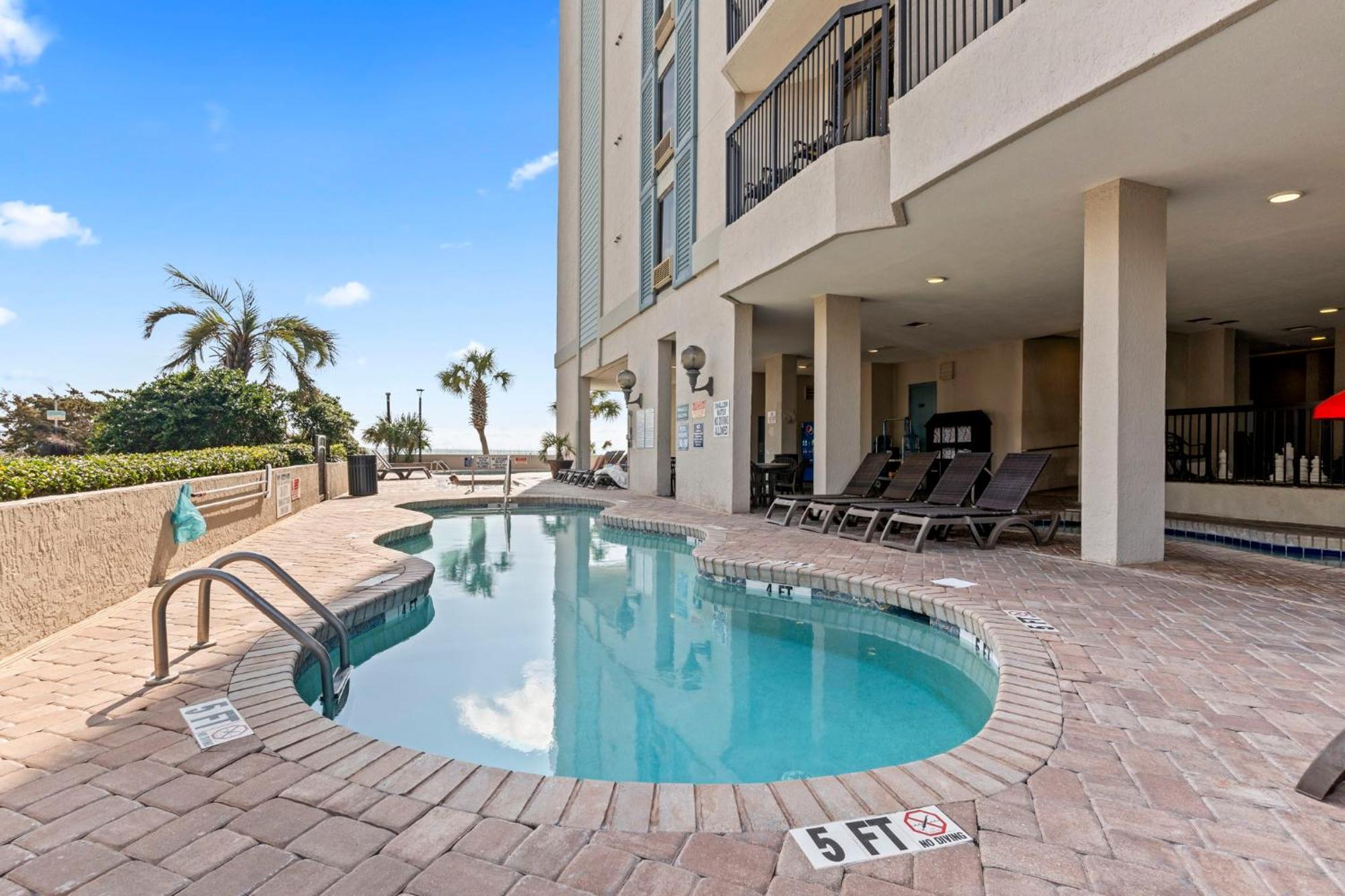New Oceanfront In W/ Pools & Hot Tubs