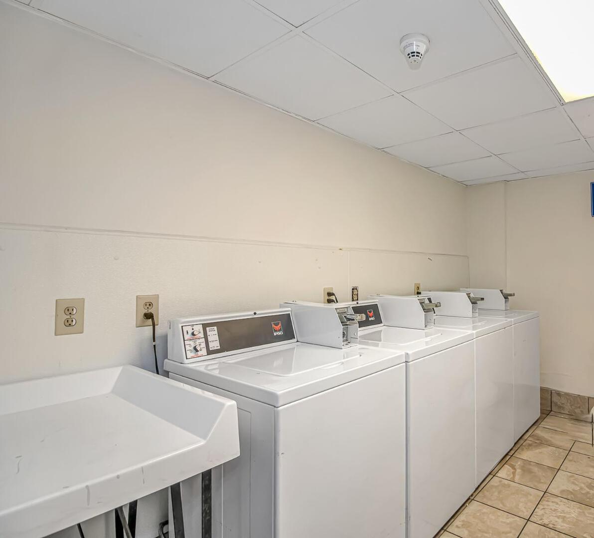 Immaculate Ocean View King Suite!- Grande Cayman Unit 437 - Sleeps 4 Guests! Holiday home Myrtle Beach