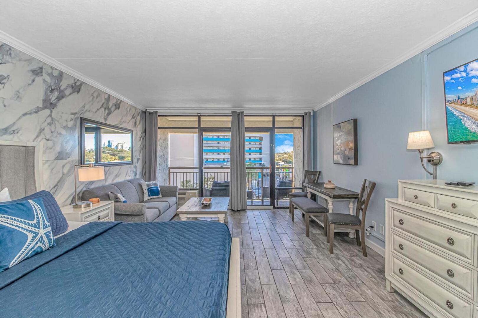 Immaculate Ocean View King Suite!- Grande Cayman Unit 437 - Sleeps 4 Guests!