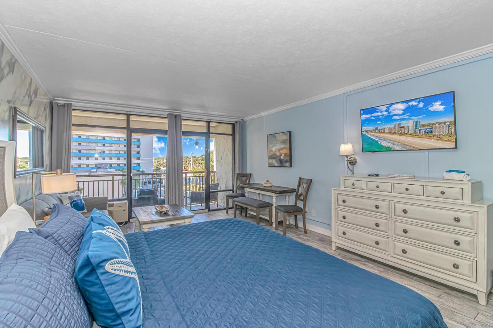Immaculate Ocean View King Suite!- Grande Cayman Unit 437 - Sleeps 4 Guests! Holiday home *