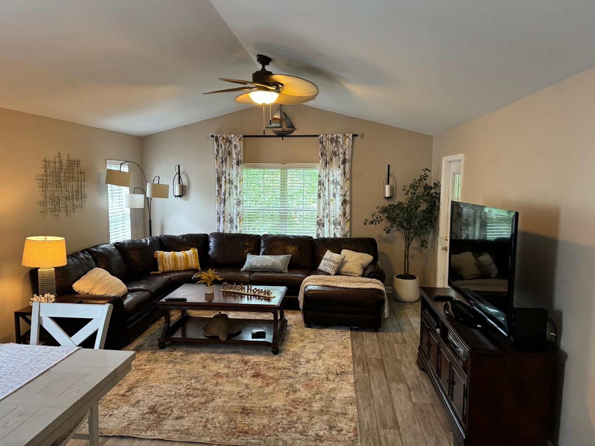 A Spacious 3-bedroom, 2-bath Perfect For A Wonderful Family Vacation Apartment *