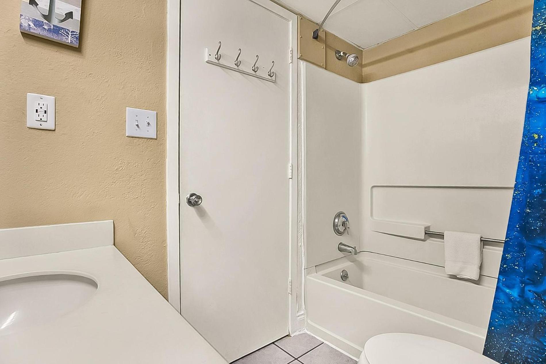 Beachfront Oasis At Sea Mist Resort! King Bed! Fully Remodeled! Apartment Myrtle Beach