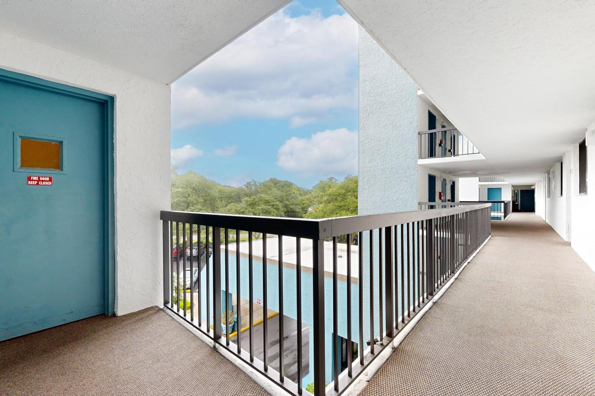 Sea Tower 406 Apartment