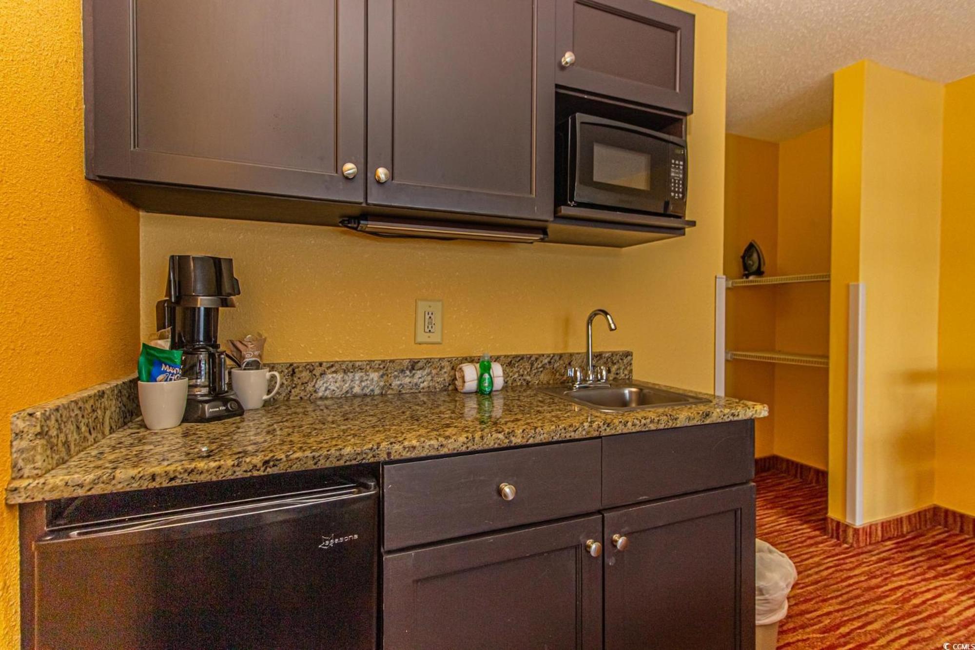 Cozy Double Queen For 4! Landmark 1410 Holiday home *