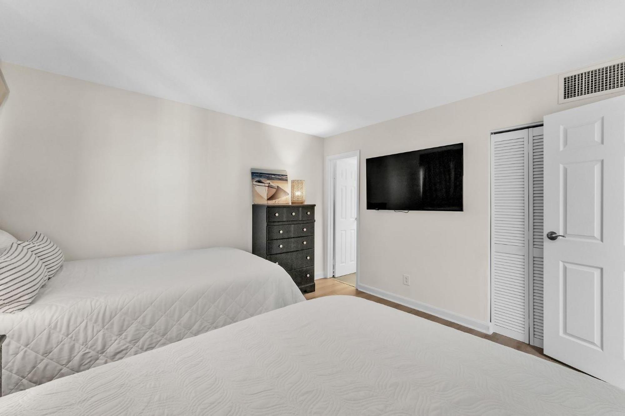 Coastal Retreat - 2br - 4-min Walk To